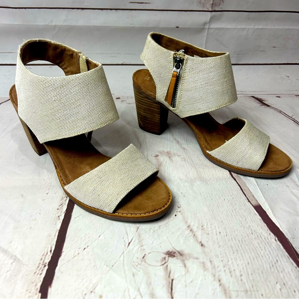 Toms canvas wooden block heel sandals. Size 9.